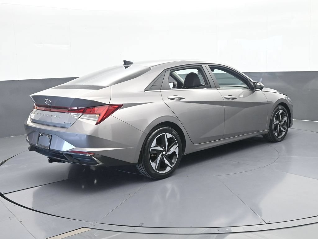 Used 2022 Hyundai Elantra Limited FWD image 6