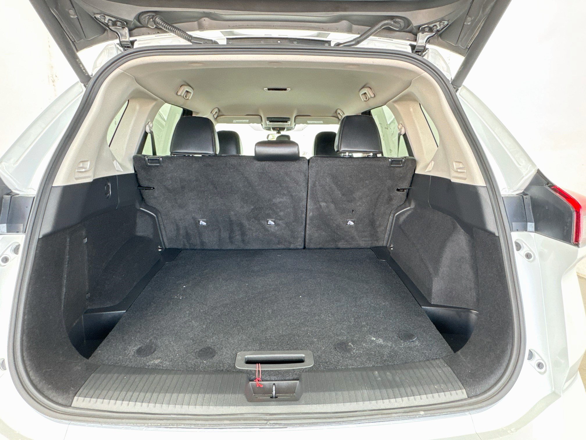 Used 2025 Nissan Rogue SV AWD/4WD image 17