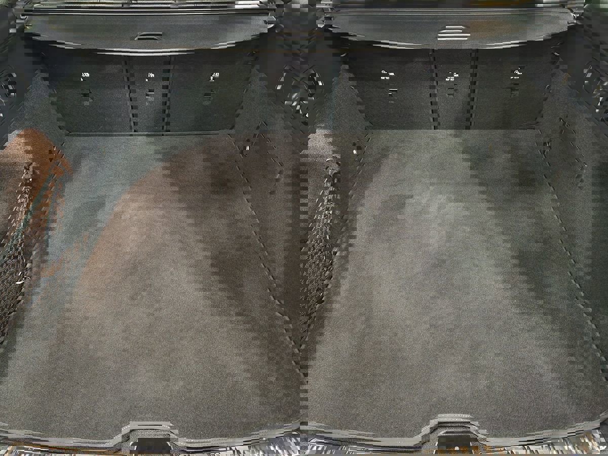 Used 2025 Mercedes-Benz GLC 300 4MATIC image 51