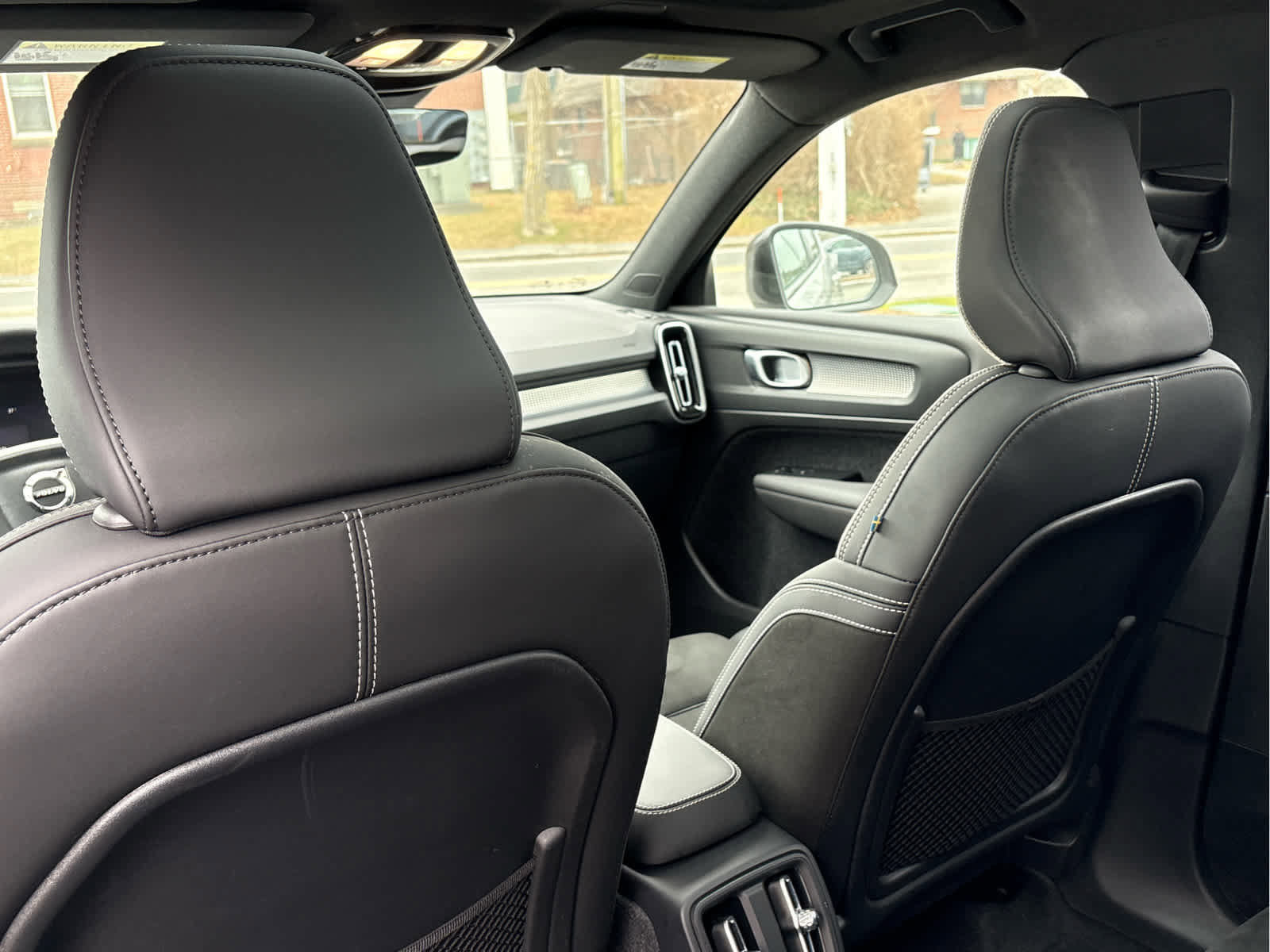 Used 2023 Volvo XC40 B5 Plus w/ Driver Assist Package AWD/4WD image 35