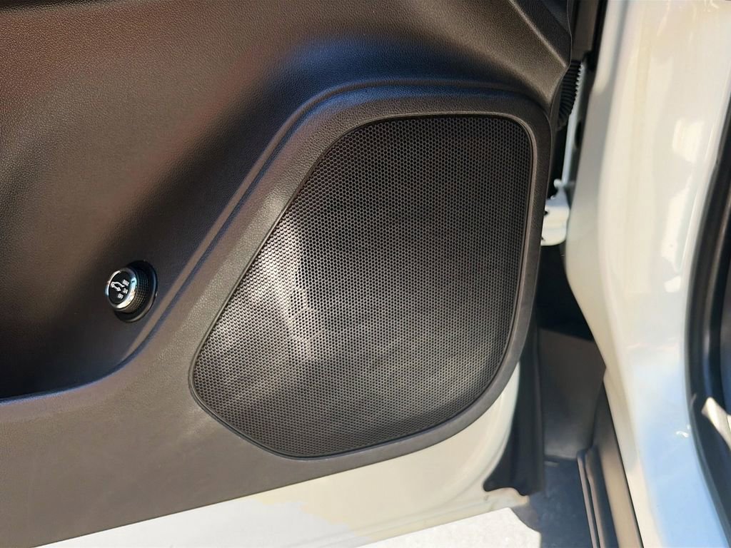 Used 2019 Chevrolet Blazer LT FWD image 19