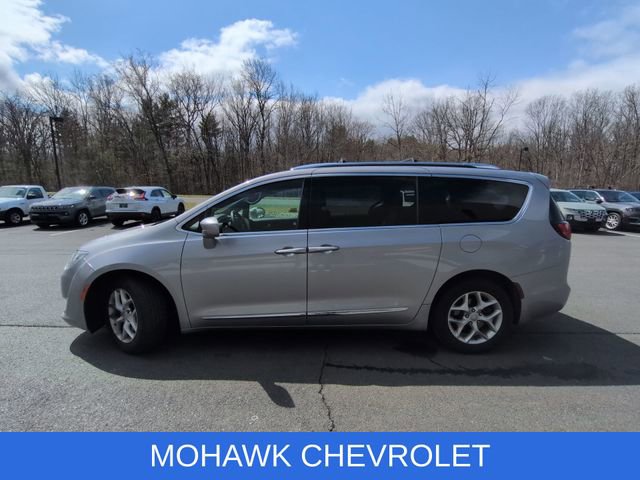 Used 2020 Chrysler Pacifica Touring-L image 2