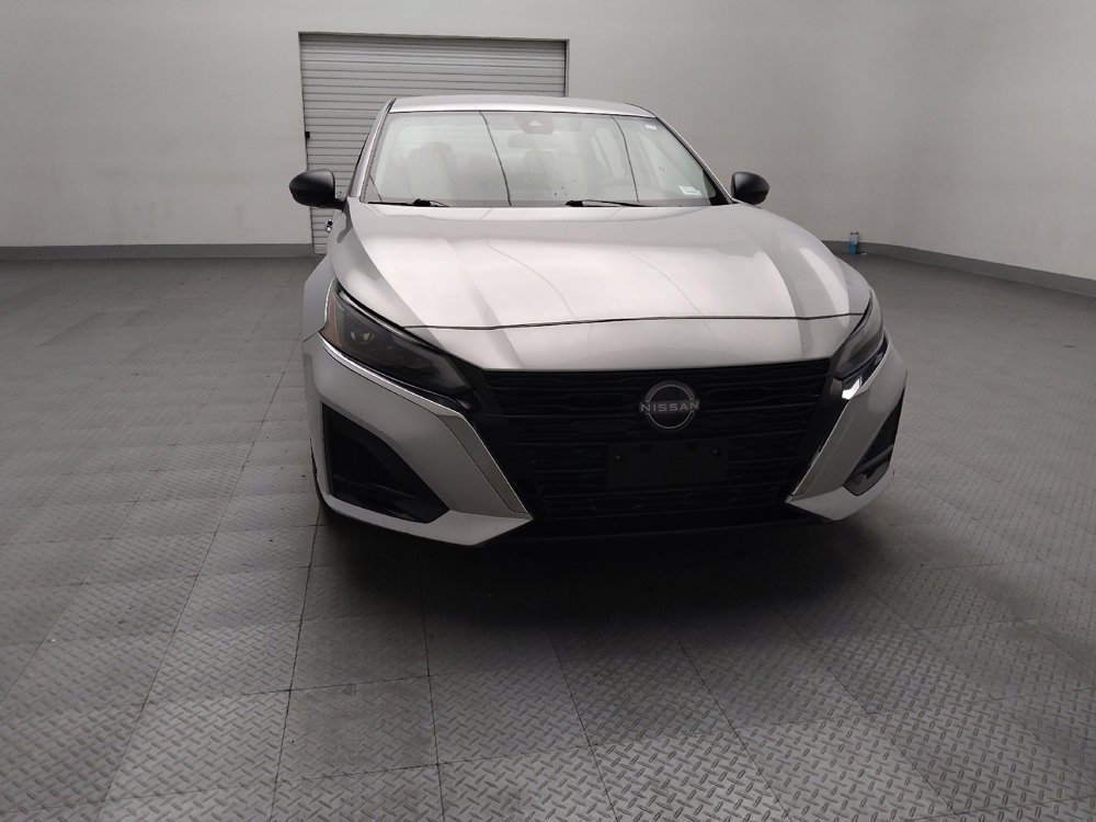 Used 2024 Nissan Altima 2.5 SV image 14