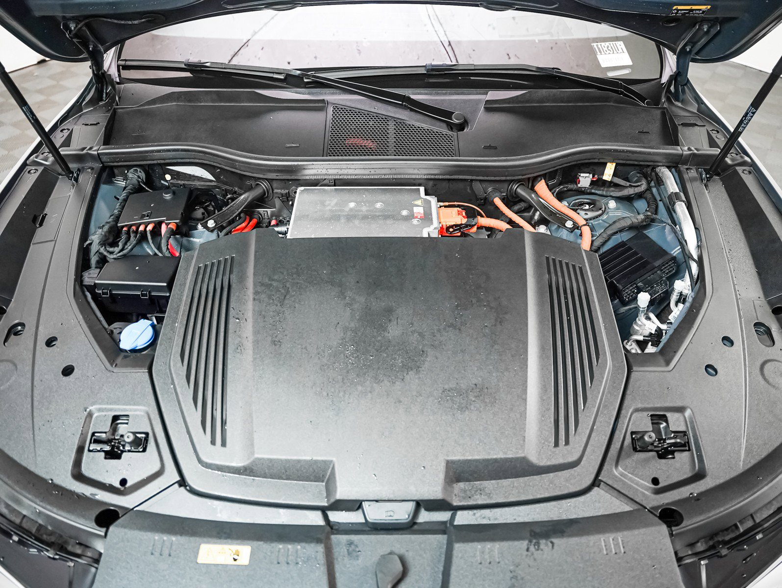 Used 2024 Audi Q8 e-tron Prestige w/ Prestige Package image 4