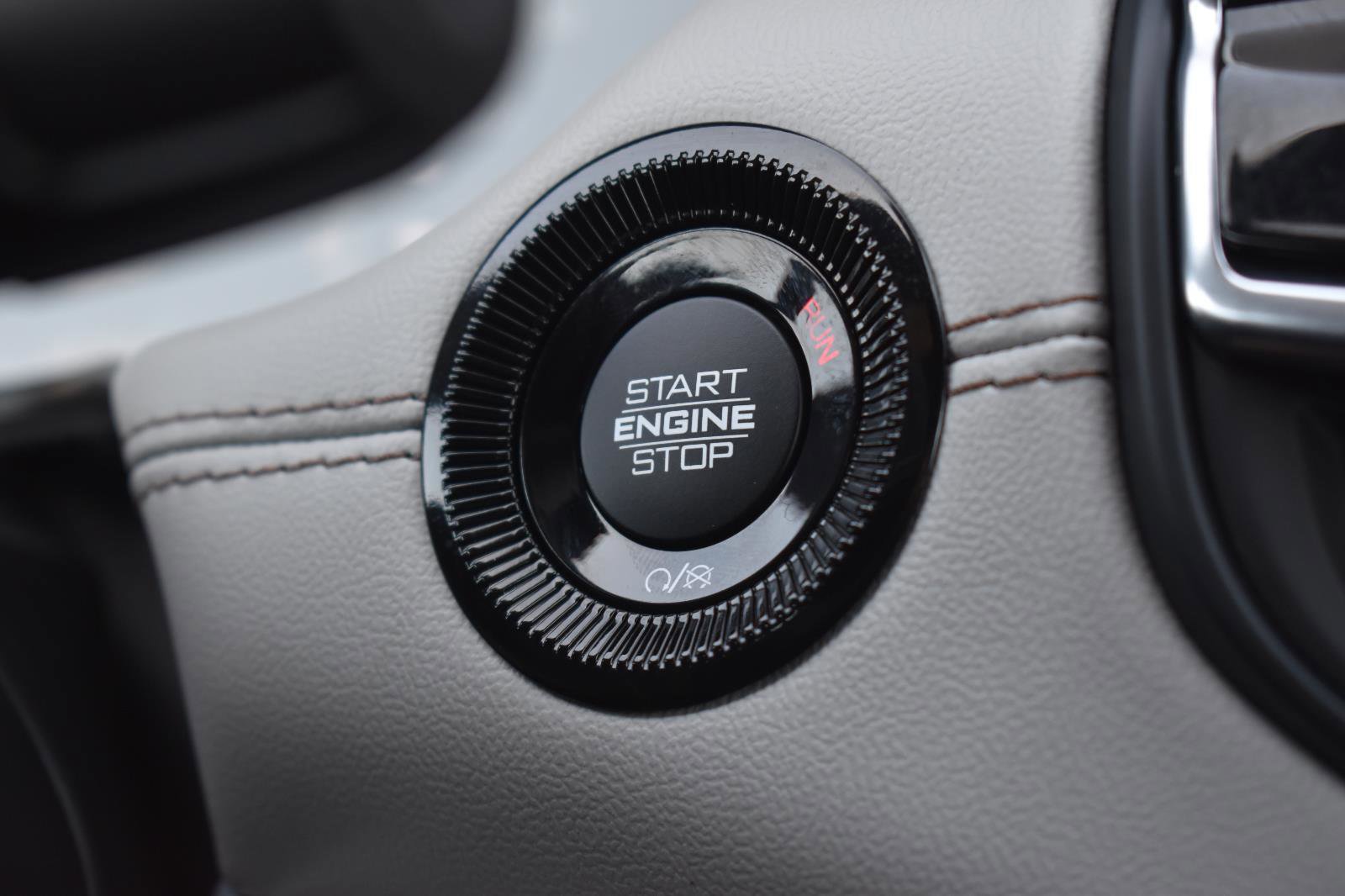 Used 2025 Jeep Compass Limited image 9