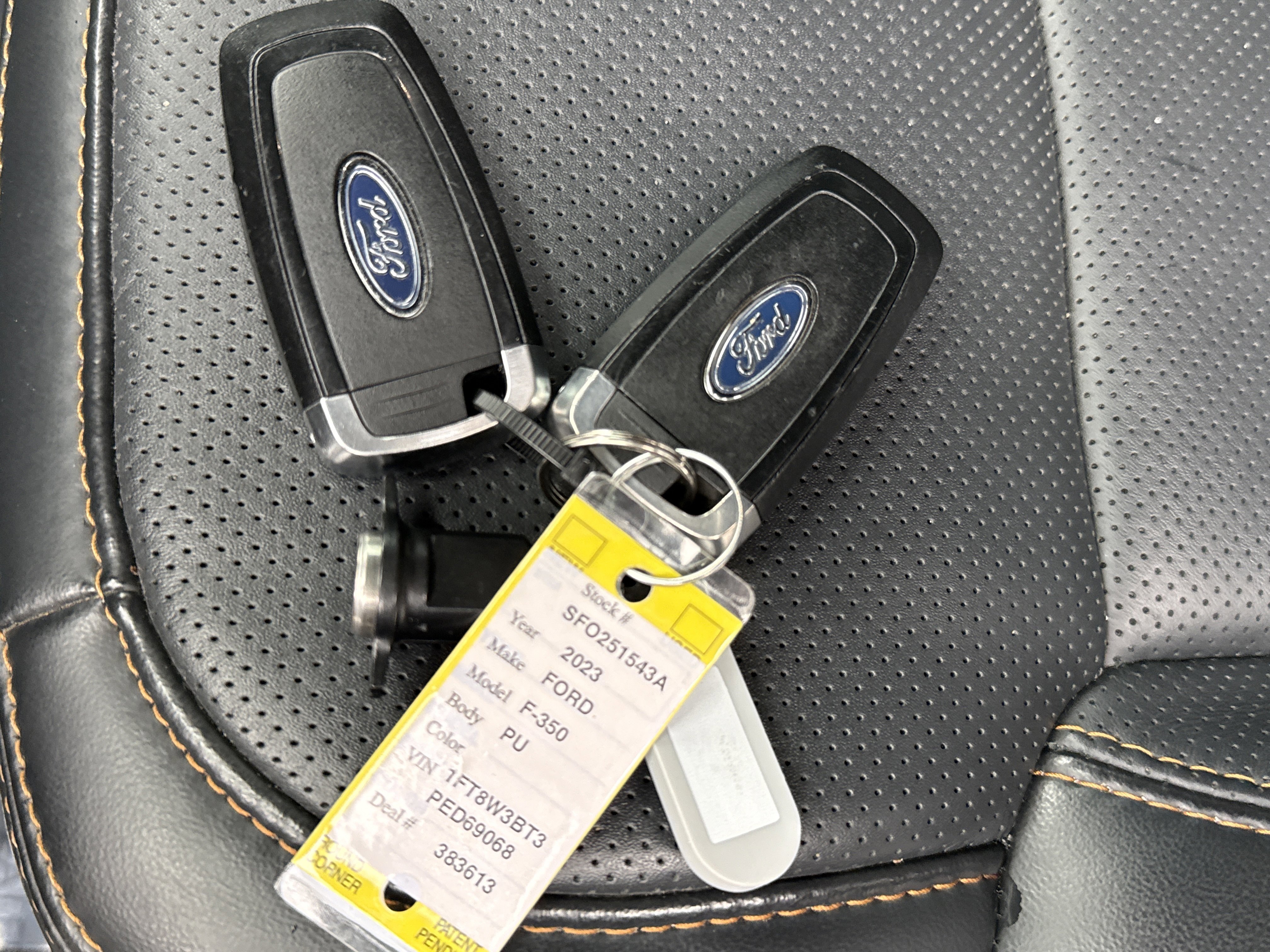 Used 2023 Ford F350 Platinum w/ FX4 Off-Road Package image 32