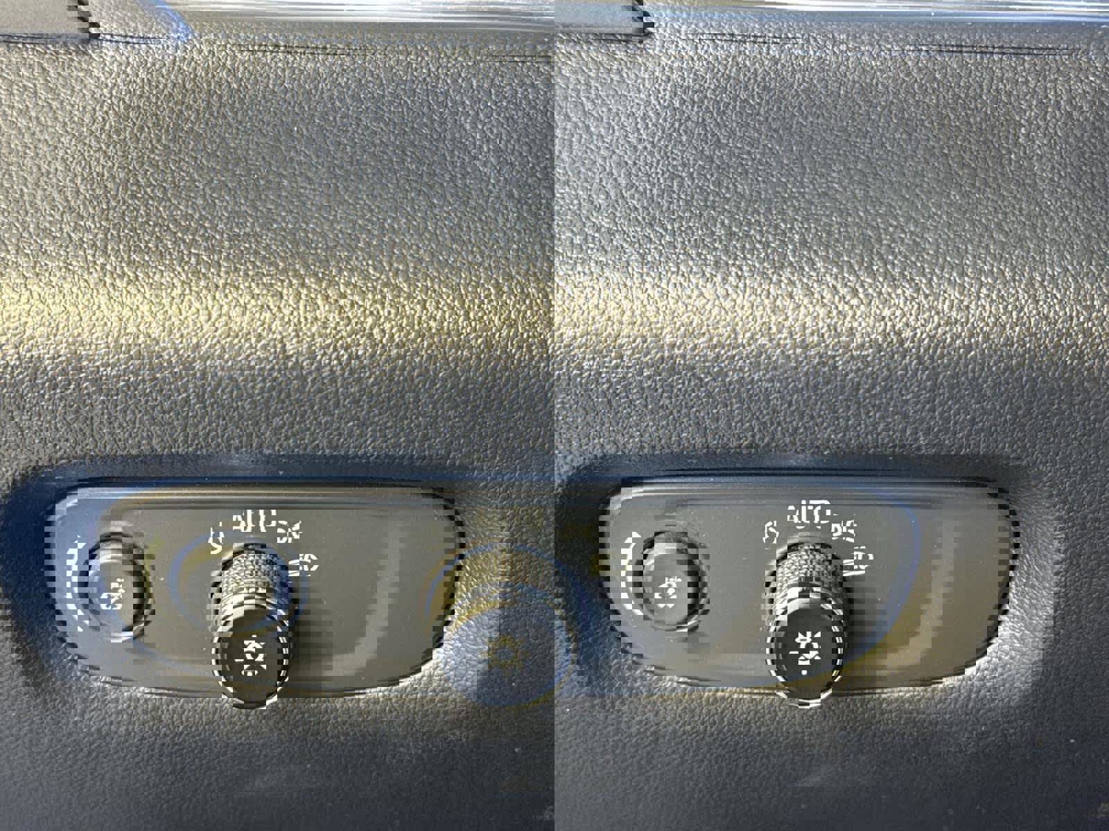 Used 2023 Chevrolet Traverse LT w/ Midnight/Sport Edition image 25