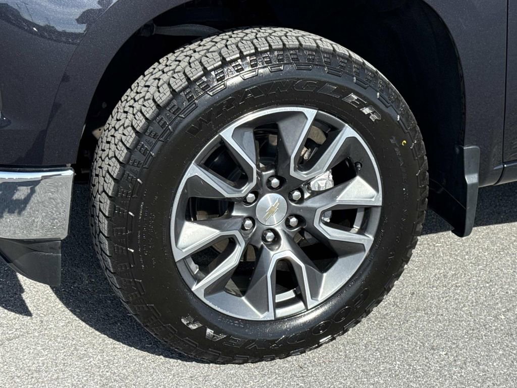 Used 2023 Chevrolet Silverado 1500 LT AWD/4WD image 30