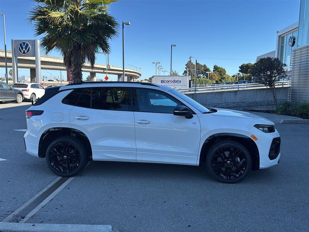 Used 2026 Volkswagen Tiguan SE R-Line AWD/4WD image 5