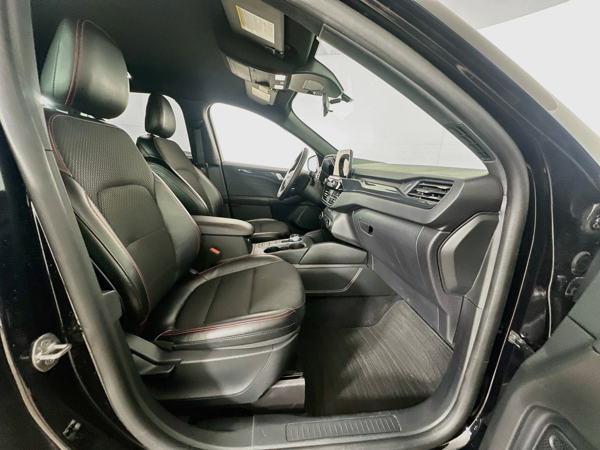 Used 2025 Ford Escape ST-Line FWD image 29