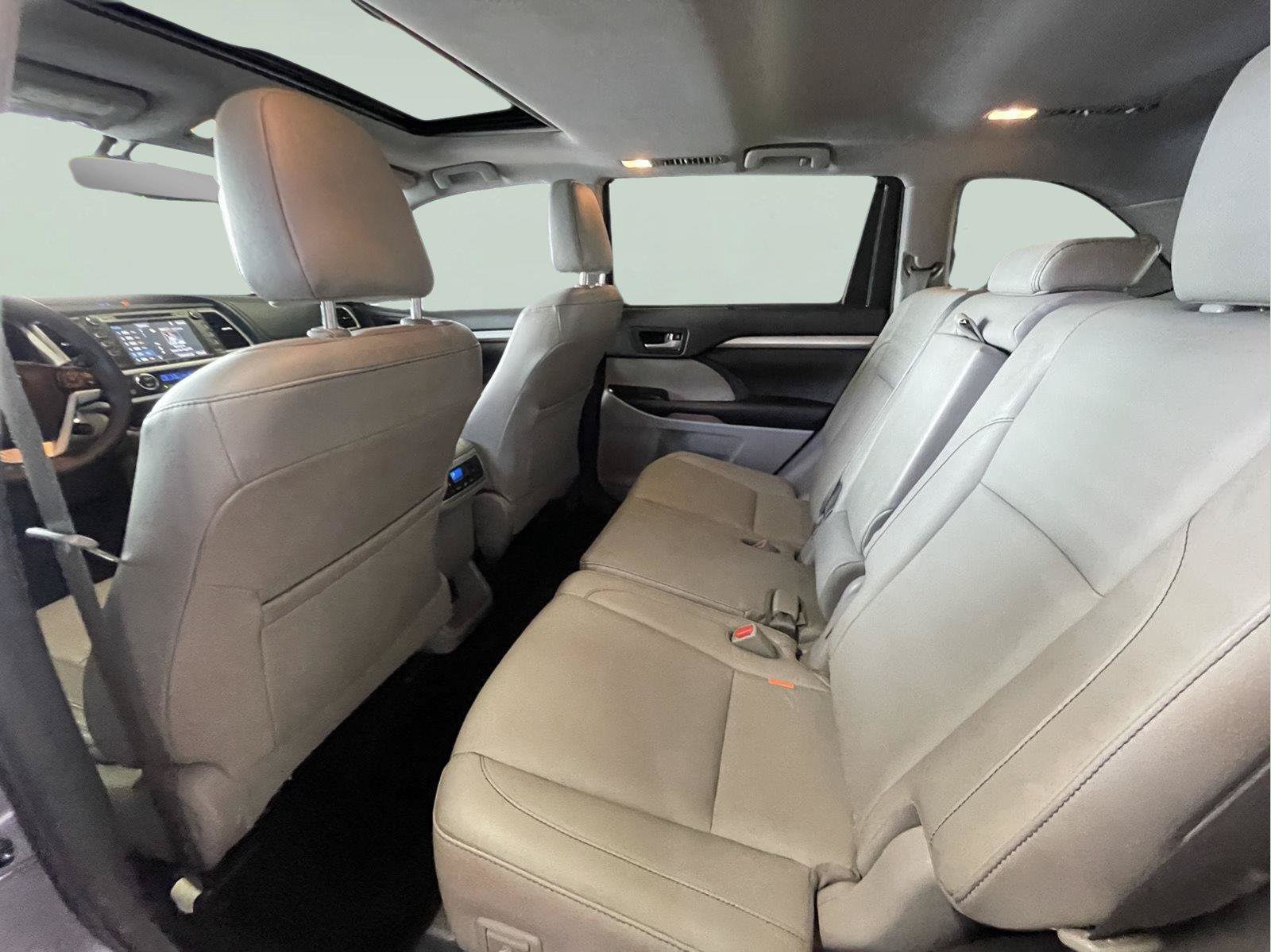 Used 2016 Toyota Highlander XLE AWD/4WD image 15
