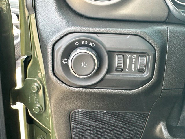 Used 2021 Jeep Wrangler Sport AWD/4WD image 16