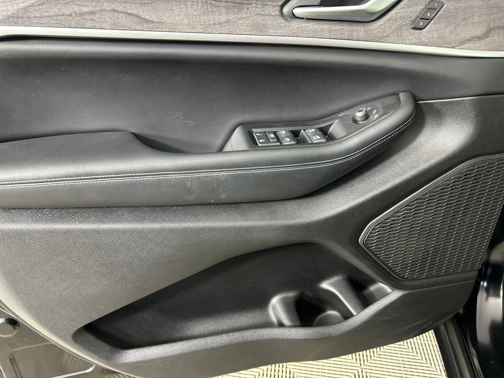 Used 2024 Jeep Grand Cherokee Limited w/ Luxury Tech Group II image 11