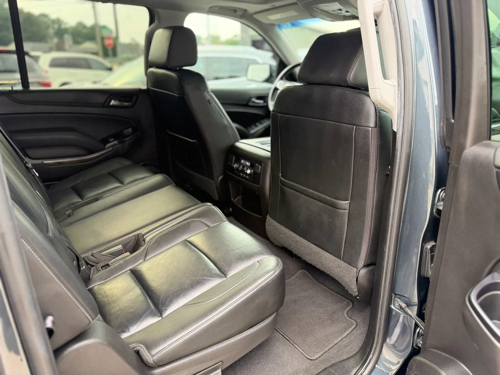 Used 2019 Chevrolet Suburban LT RWD image 20