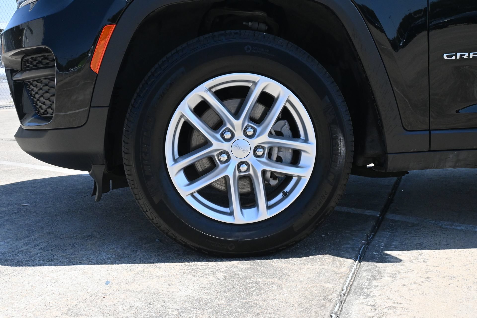 Used 2024 Jeep Grand Cherokee Laredo X RWD image 27