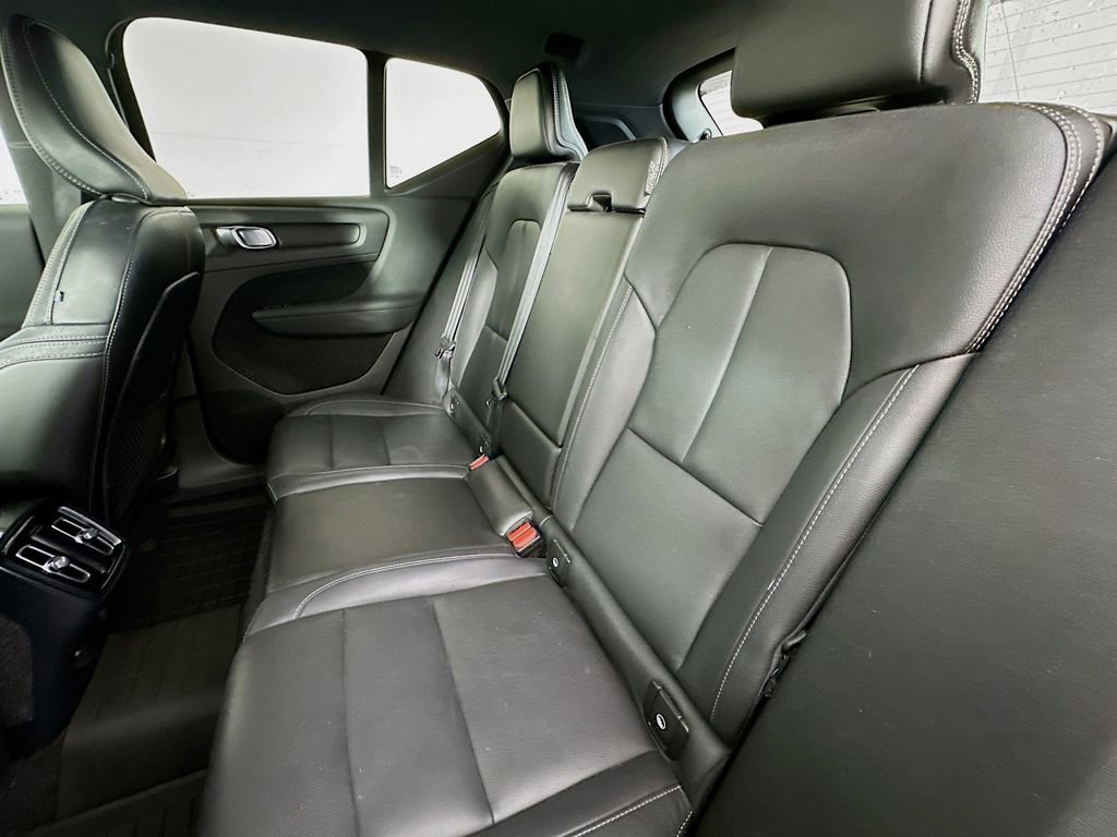 Used 2019 Volvo XC40 T5 Momentum image 26