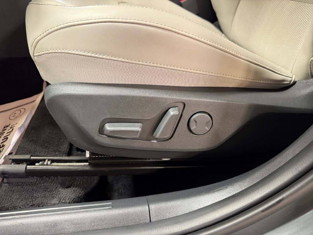 Used 2024 Kia Niro EX FWD image 13