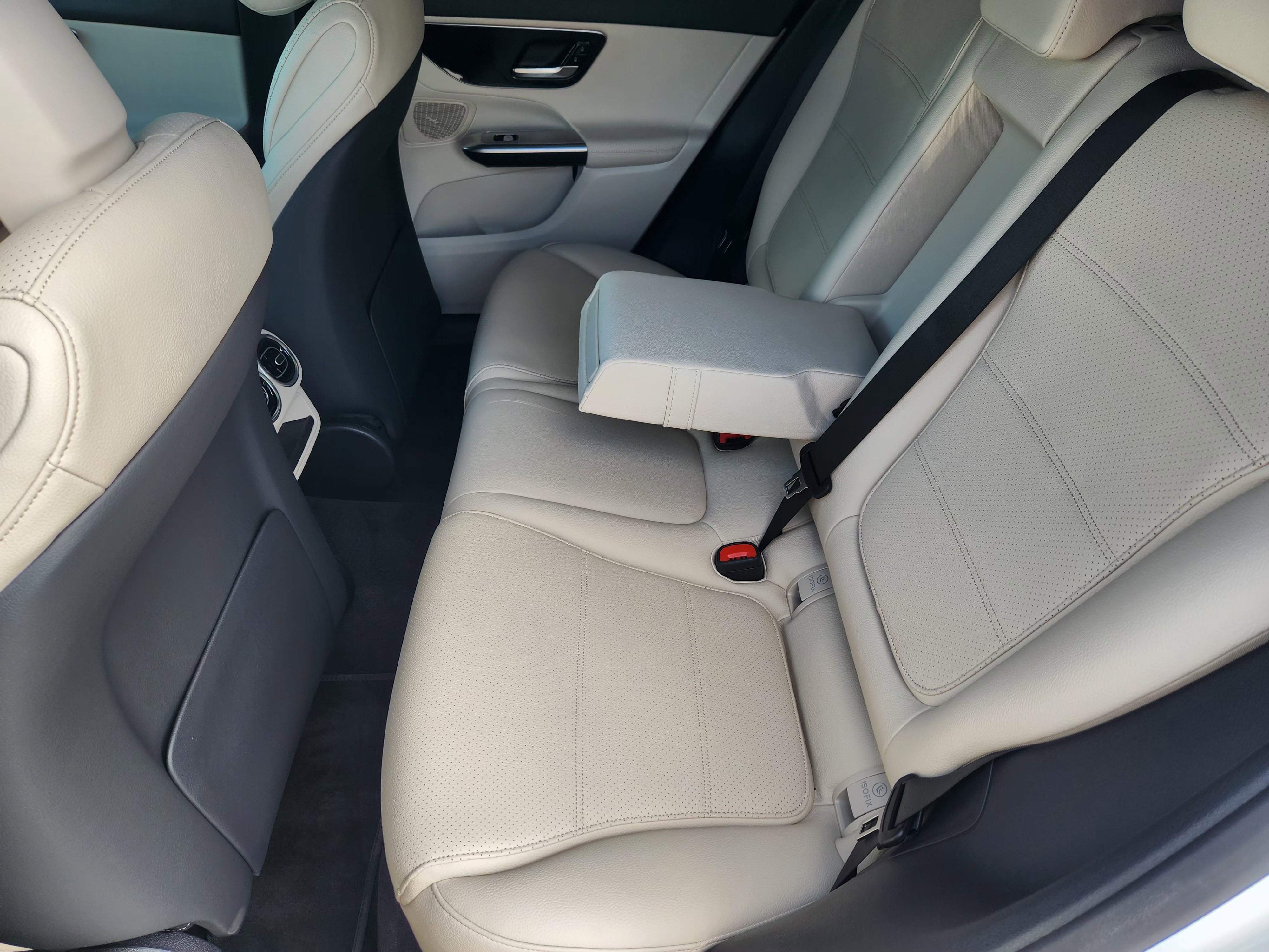 Used 2025 Mercedes-Benz GLC 300 image 30