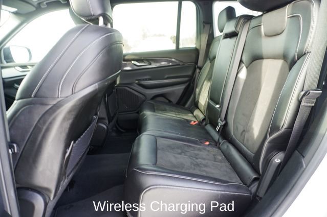 Used 2023 Jeep Grand Cherokee Altitude image 8