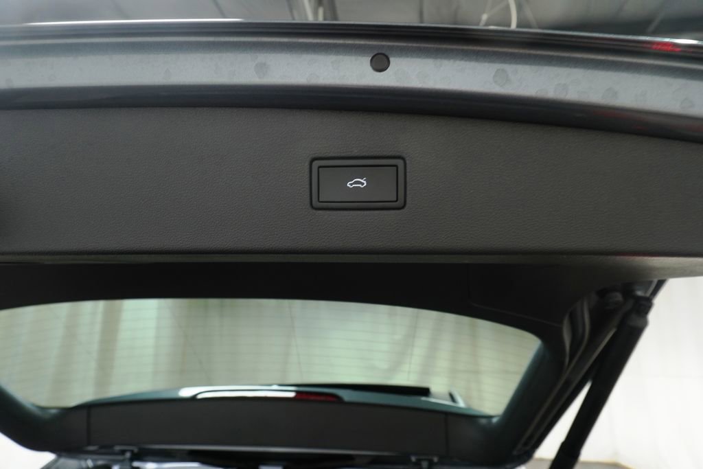 Certified 2023 Volkswagen Tiguan SE w/ Panoramic Sunroof Package image 7