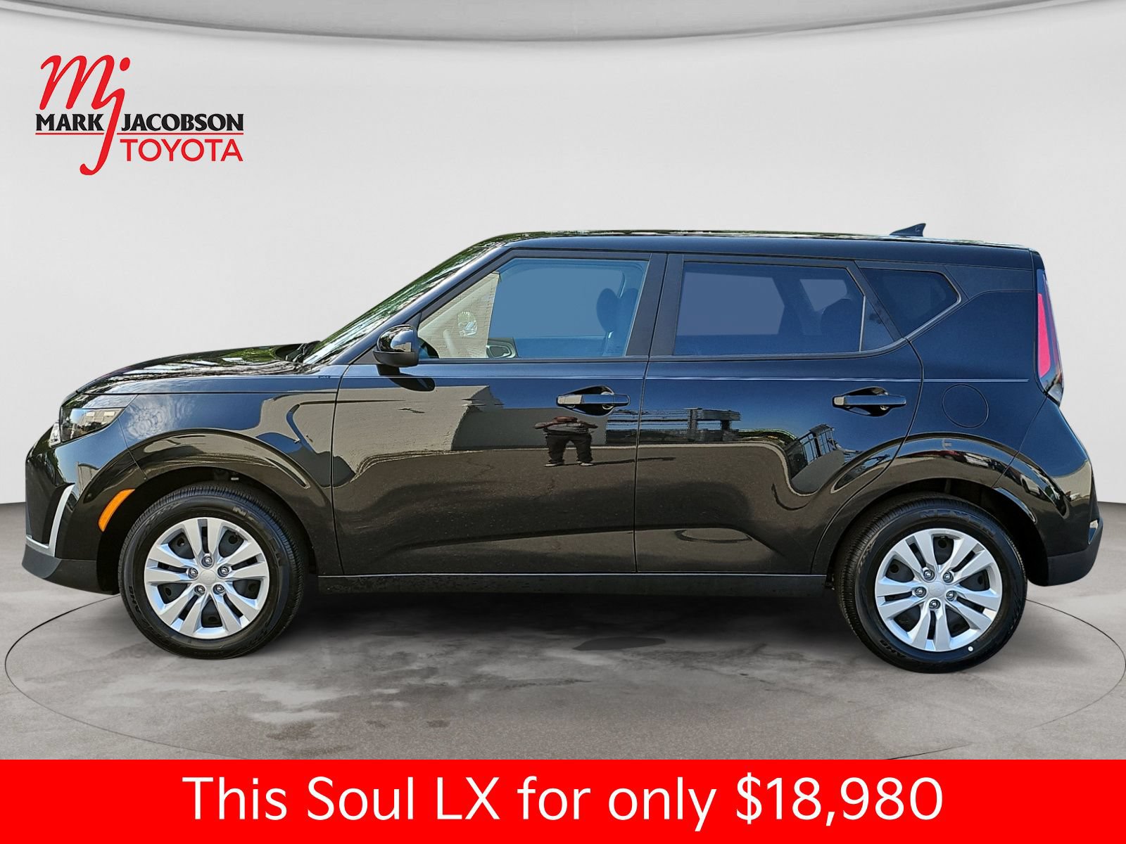 Used 2025 Kia Soul LX FWD image 15