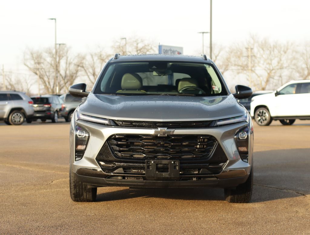 Used 2024 Chevrolet Trax ACTIV w/ Sunroof Package image 2
