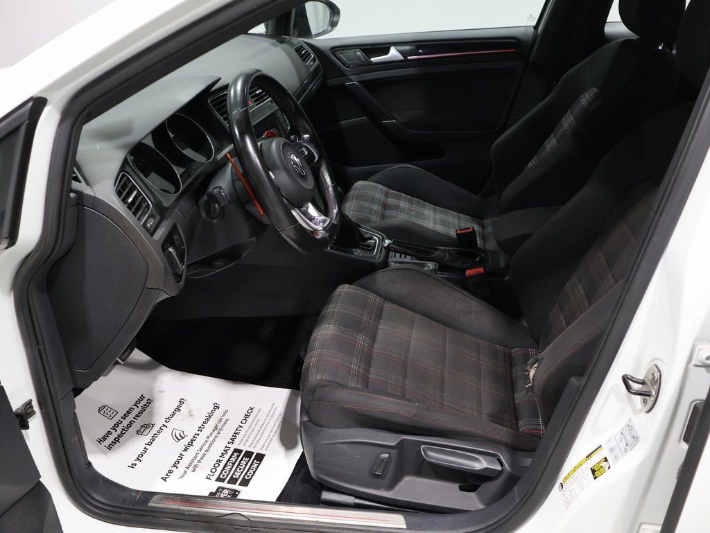 Used 2017 Volkswagen Golf S image 8