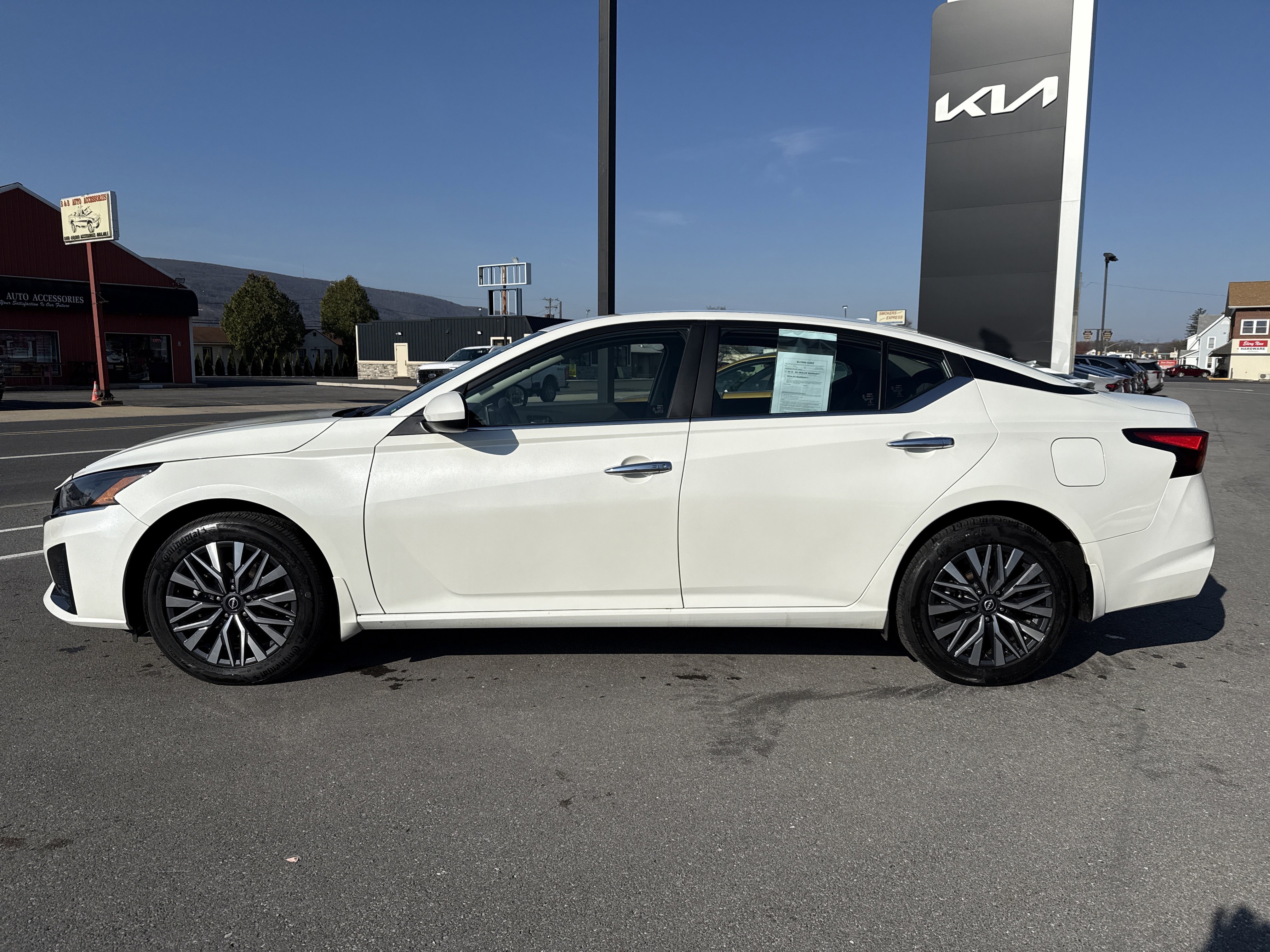 Used 2023 Nissan Altima 2.5 SV AWD/4WD image 7