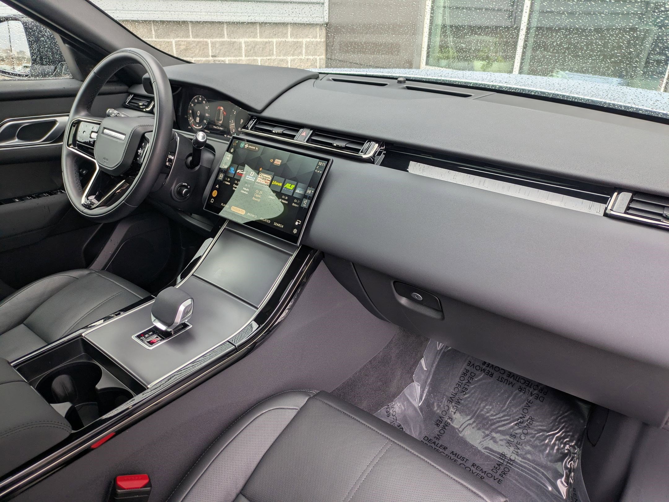 Certified 2025 Land Rover Range Rover Velar Dynamic SE image 31