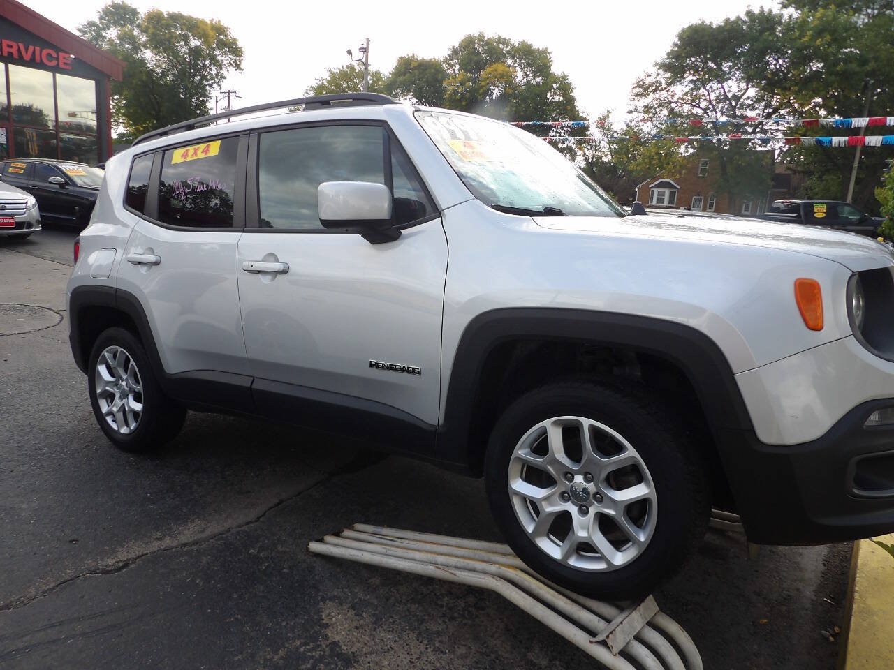 Used 2016 Jeep Renegade Latitude w/ Cold Weather Group AWD/4WD image 3