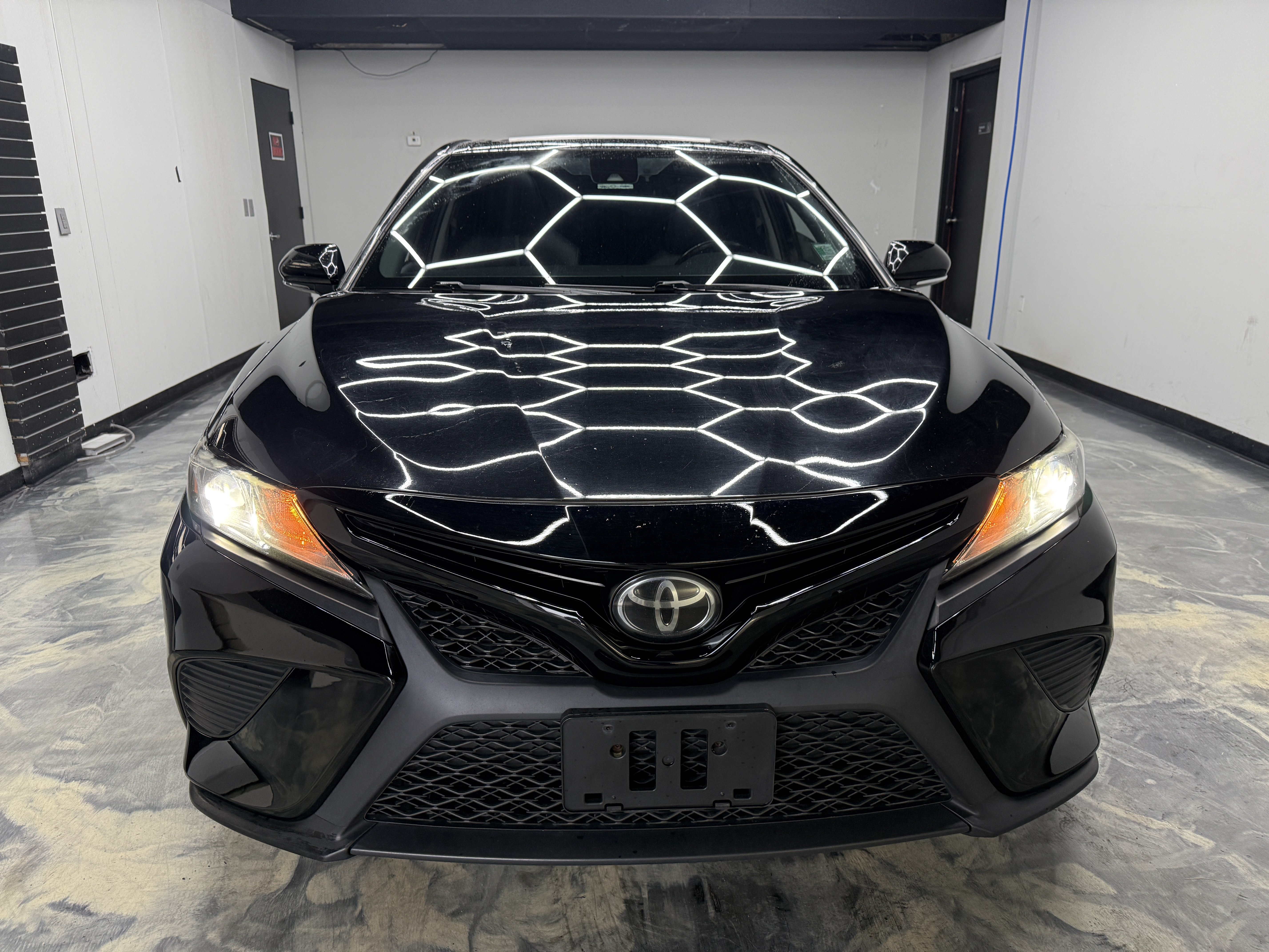 Used 2019 Toyota Camry SE FWD image 7
