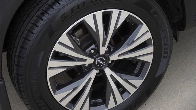 Used 2022 Nissan Rogue SV image 11