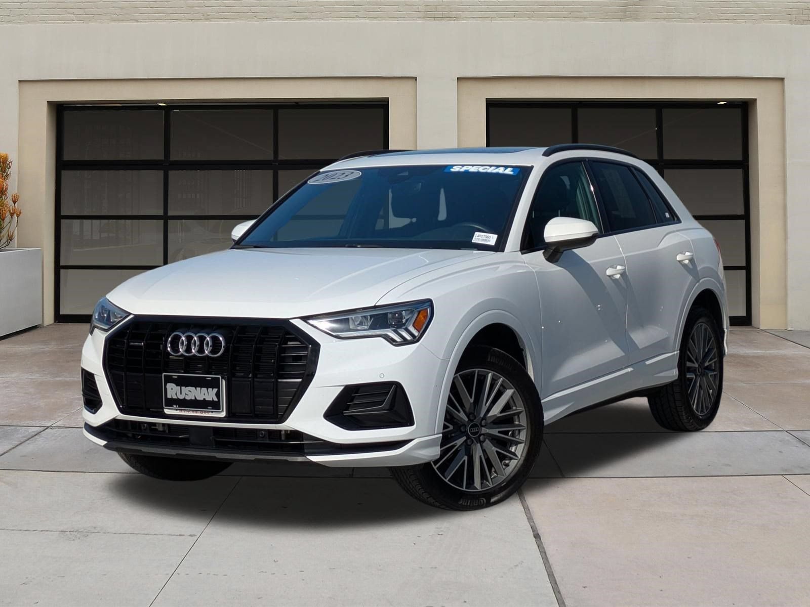 Used 2023 Audi Q3 2.0T Premium w/ Convenience Package AWD/4WD image 3