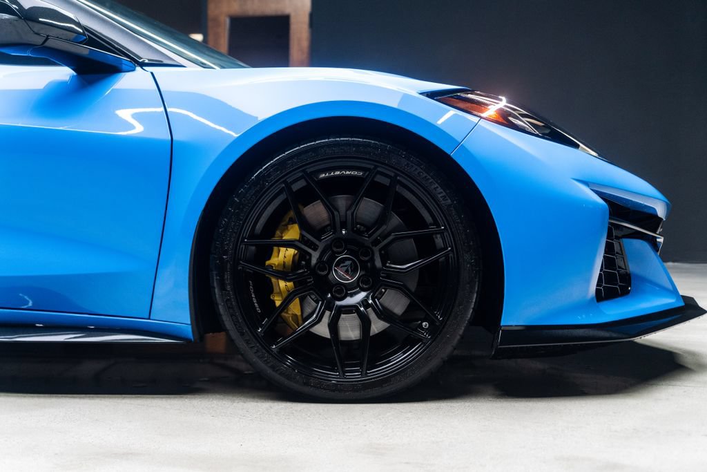 Used 2025 Chevrolet Corvette Z06 RWD image 9