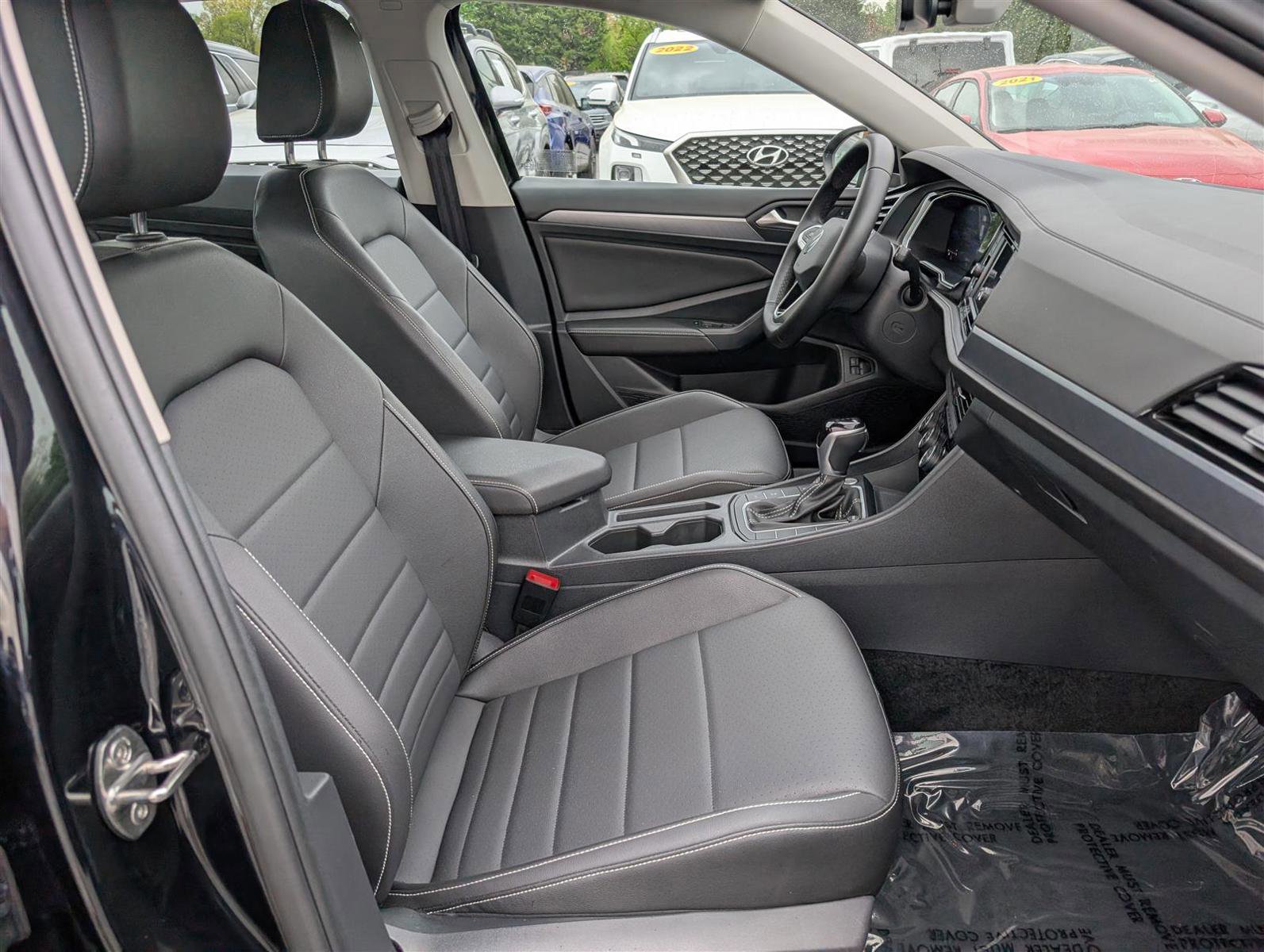 Used 2024 Volkswagen Jetta SE image 11