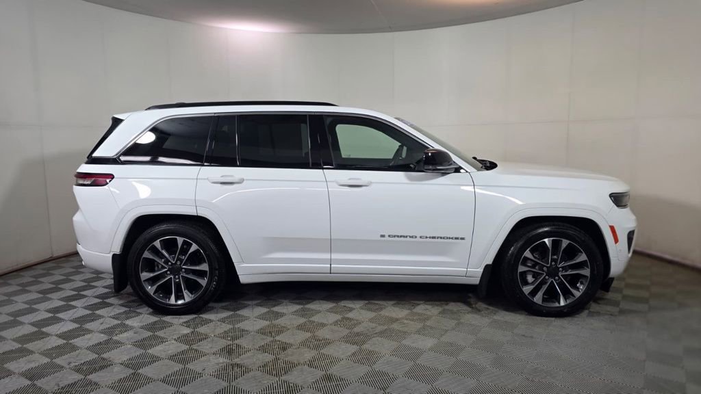 Used 2024 Jeep Grand Cherokee Overland w/ Adv Protech Group III AWD/4WD image 8