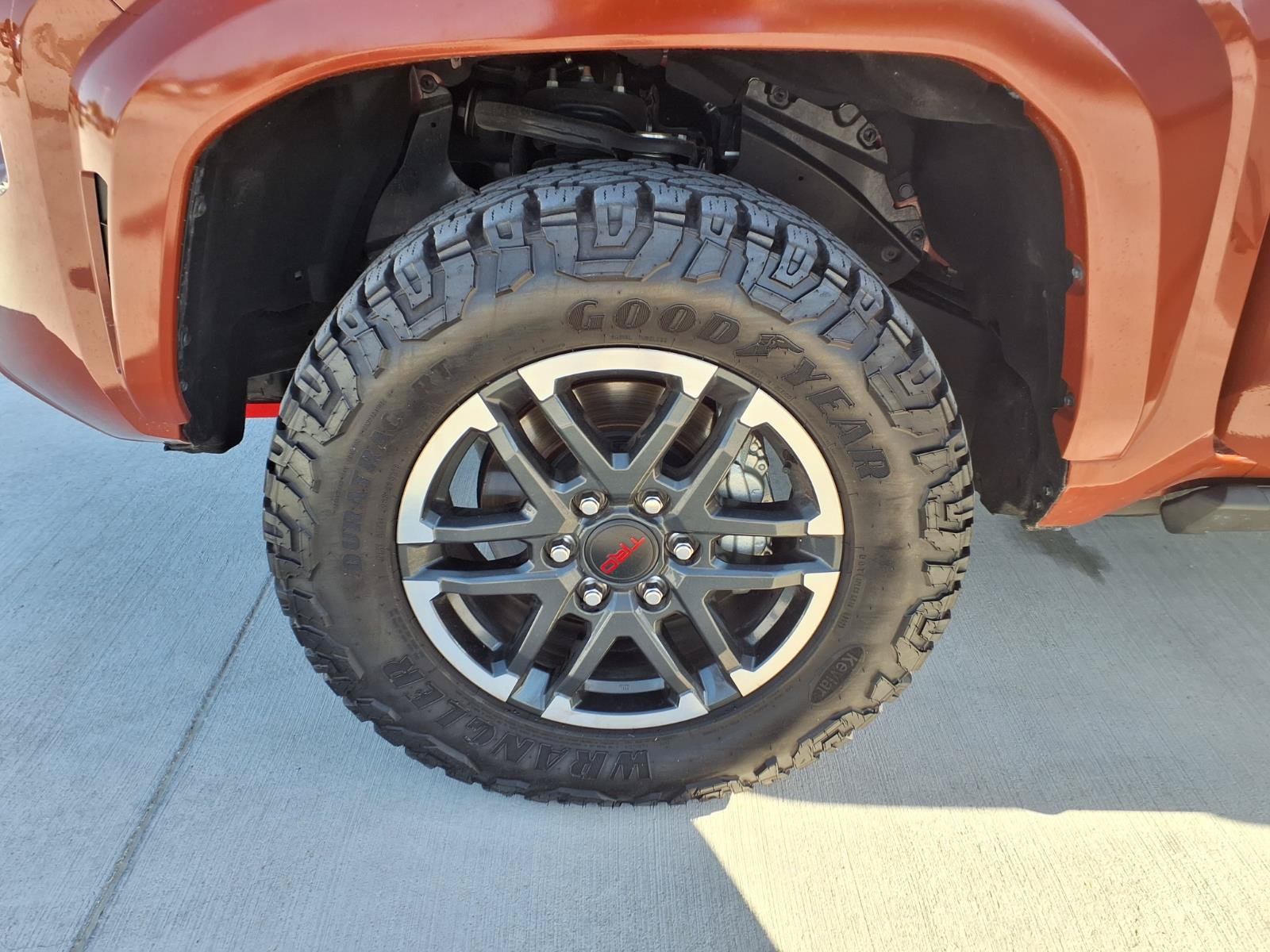 Used 2025 Toyota Tacoma TRD Sport AWD/4WD image 31