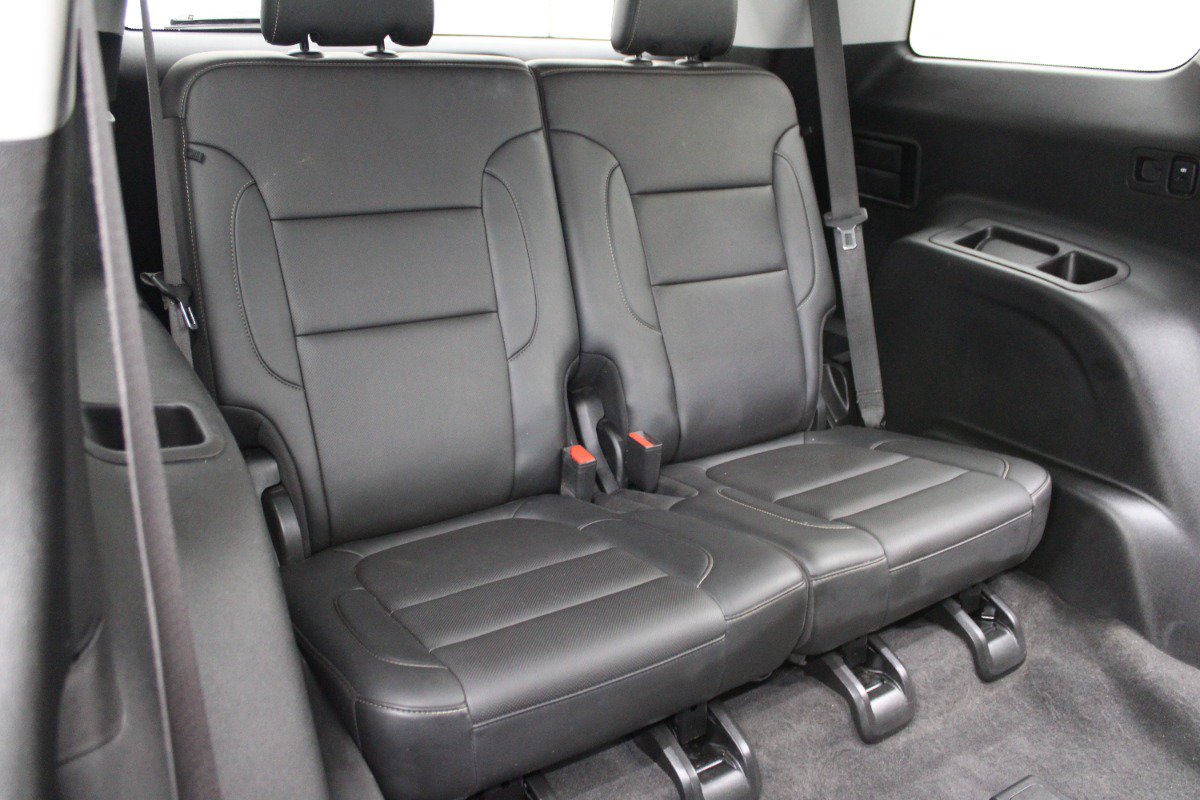 Used 2022 GMC Acadia SLT w/ LPO, Floor Liner Package FWD image 13