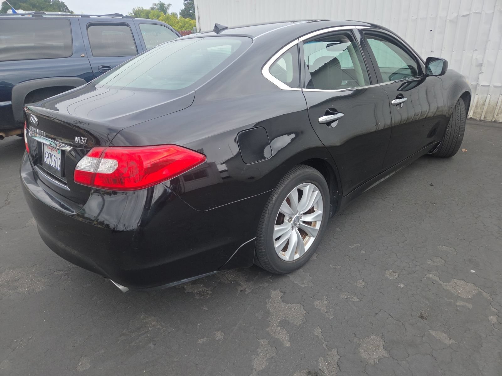 Used 2011 INFINITI M37 w/ Deluxe Touring Pkg RWD image 5