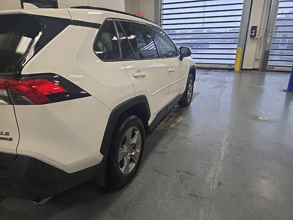 Used 2022 Toyota RAV4 XLE w/ Convenience Package AWD/4WD image 3