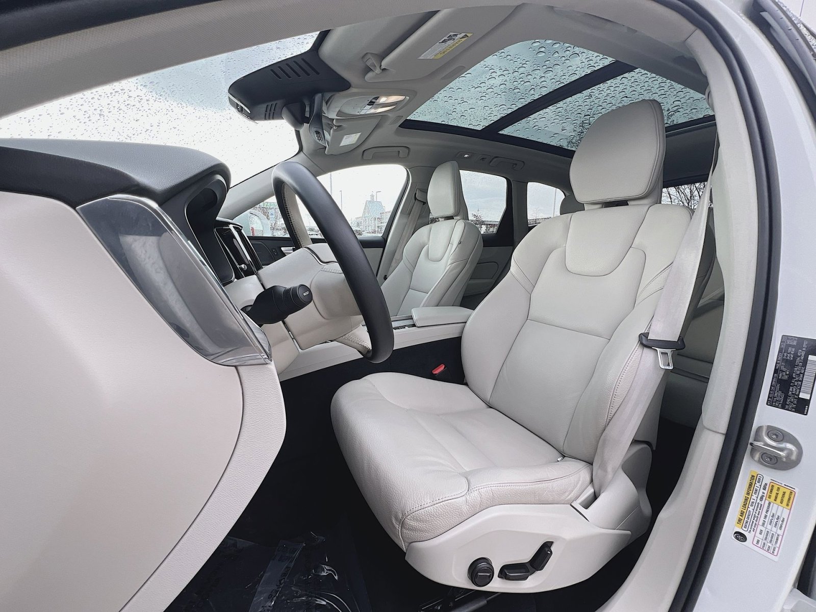 Certified 2023 Volvo XC60 B5 Plus w/ Climate Package image 13