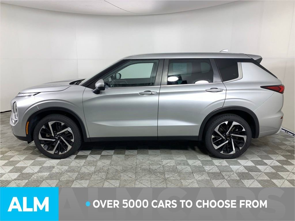 Used 2023 Mitsubishi Outlander SE Black Edition image 5