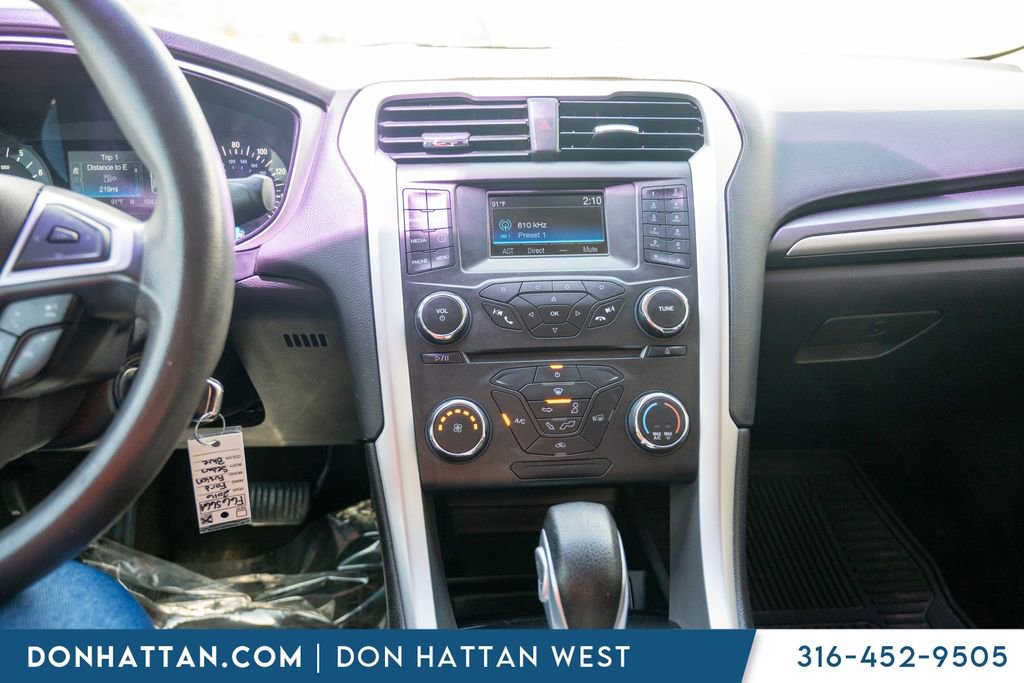 Used 2016 Ford Fusion SE FWD image 8