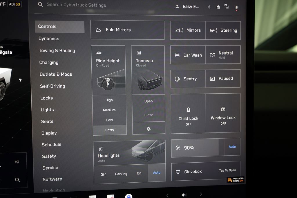 Used 2024 Tesla Cybertruck AWD Crew Cab image 33