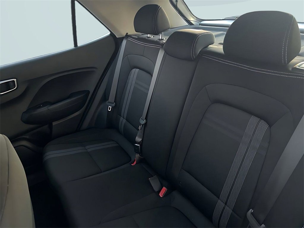 Used 2025 Hyundai Venue SEL image 12