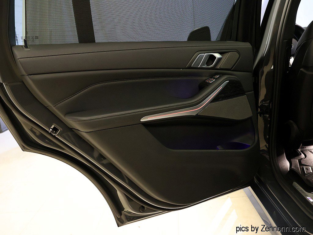 Used 2021 BMW X7 xDrive40i w/ M Sport Package image 31