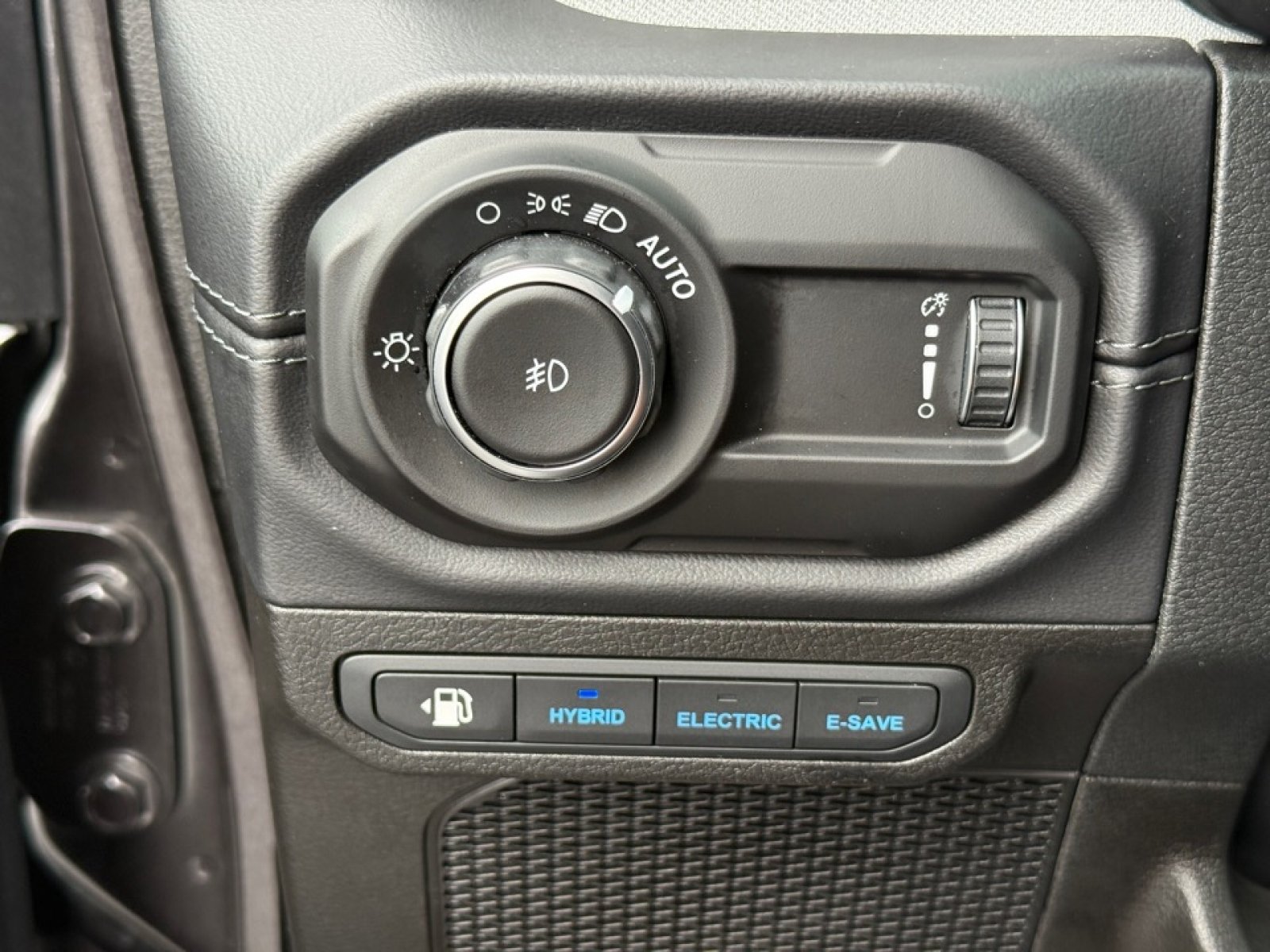 Used 2025 Jeep Wrangler Unlimited Sahara AWD/4WD image 35