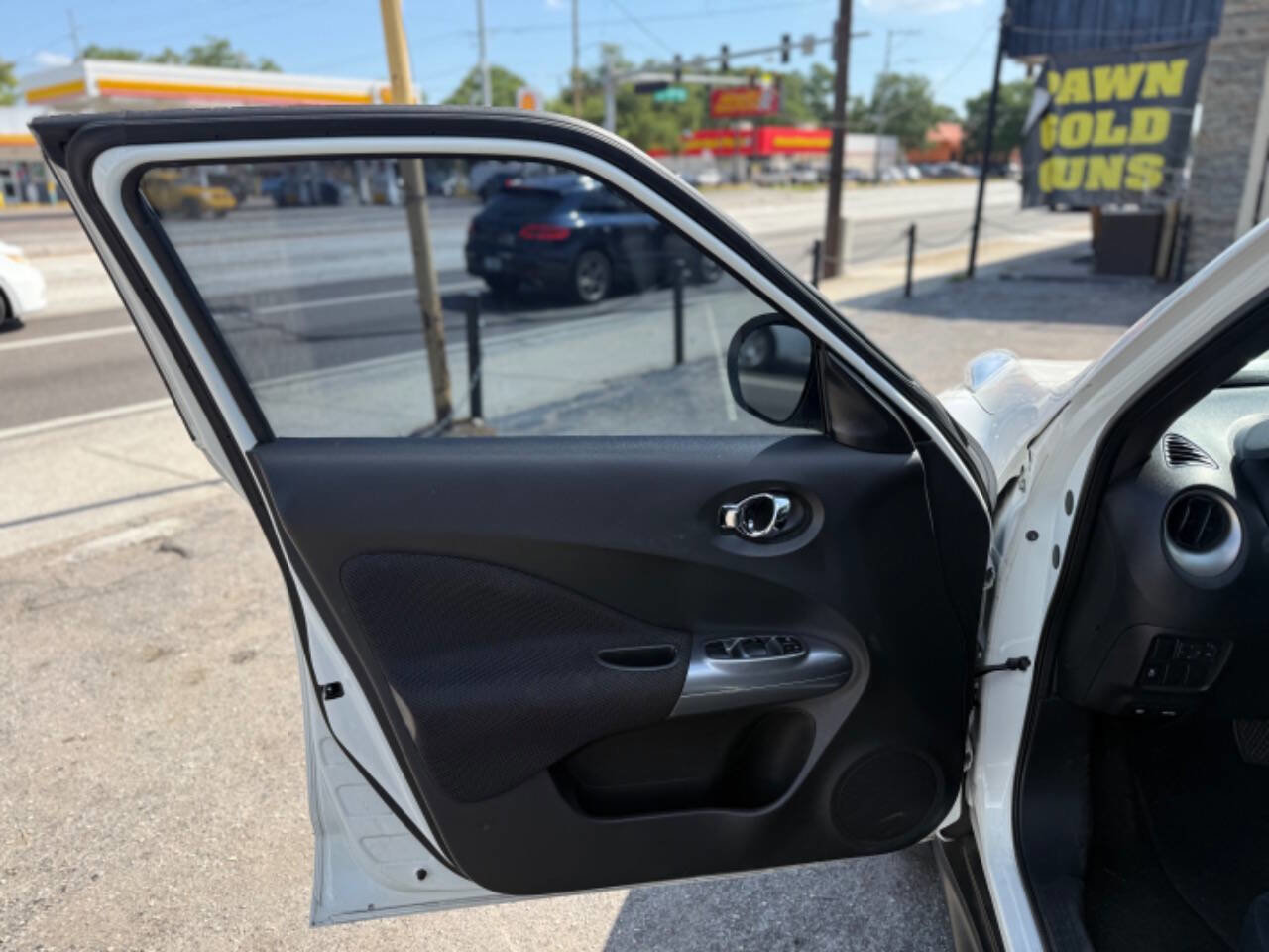 Used 2014 Nissan Juke S FWD image 9