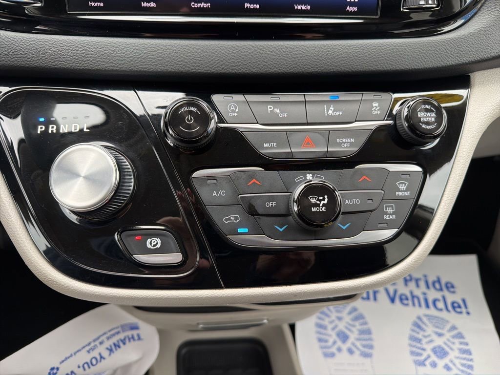 Used 2023 Chrysler Pacifica Touring-L image 28