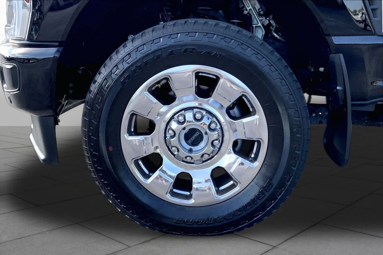 Certified 2024 Ford F350 Platinum w/ FX4 Off-Road Package AWD/4WD image 11